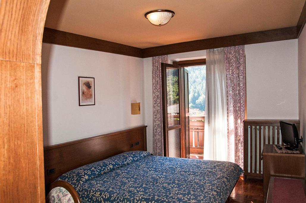Hotel Carlone Breguzzo Exterior photo