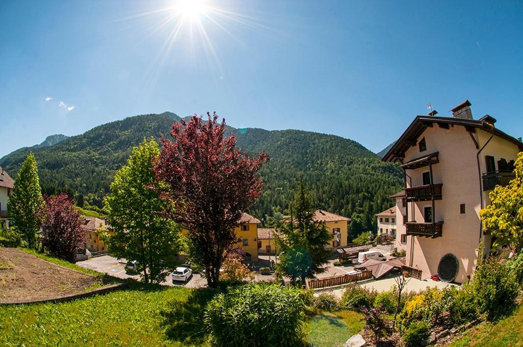 Hotel Carlone Breguzzo Exterior photo